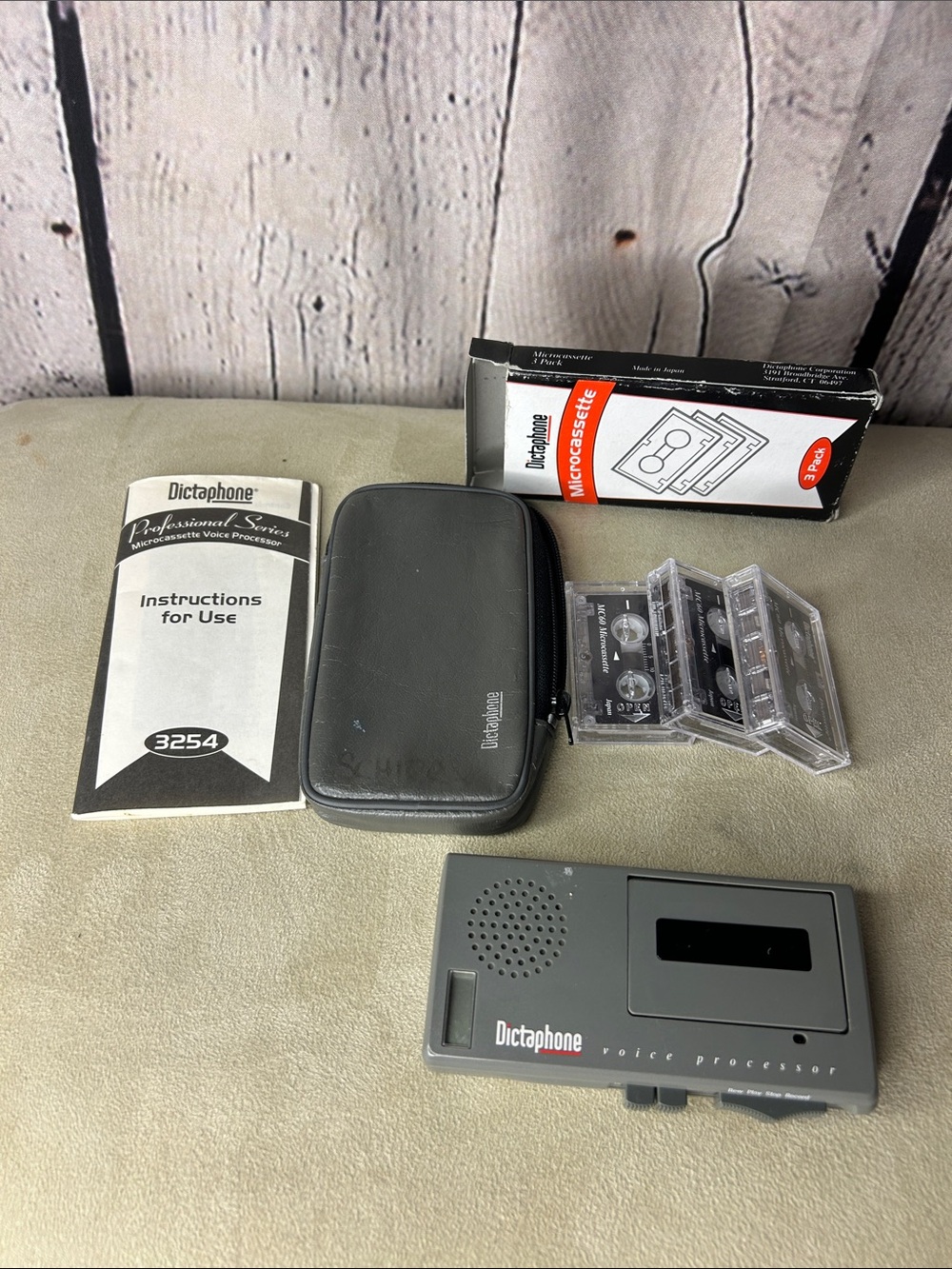Dictaphone 3254 handheld portable microcassette recorder w/ instruction/case/tap